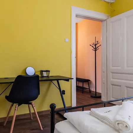 2bd Flat In The Heart Of The By Flat Mаnager شقة